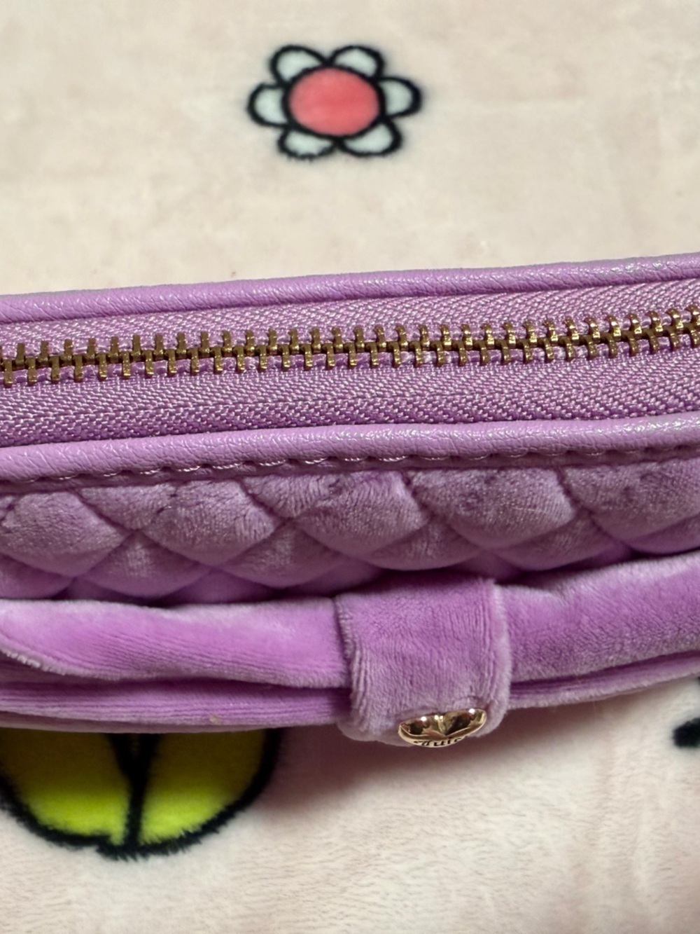 Juicy Couture Lavender Quilted Bow Zip Wallet - Picture 2 of 3